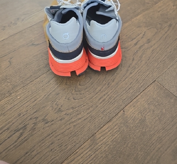 On Running Shoes in Gold and Gray - Picture 5 of 6